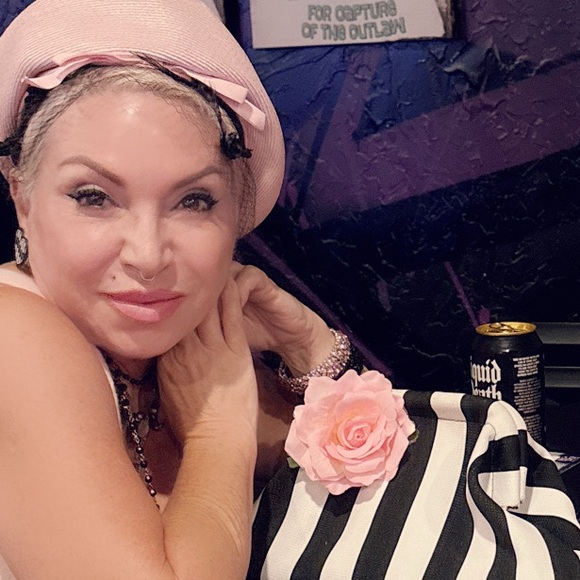 Meet your Posher, Posh - Picture 1 of 1